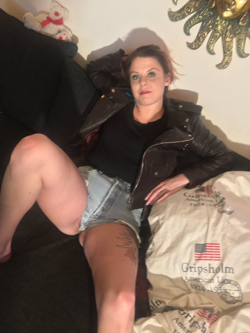 I you like me buy a video on my site https://t.co/Dkhg7kkK7f&hellip; Or maybe order custom vids from me with<a href="/tag/follow"class="tags"><span>#follow</span></a><a href="/tag/music"class="tags"><span>#music</span></a><a href="/tag/rt"class="tags"><span>#rt</span></a><a href="/tag/levis"class="tags"><span>#levis</span></a><a href="/tag/milf"class="tags"><span>#milf</span></a><a href="/tag/lether"class="tags"><span>#lether</span></a>