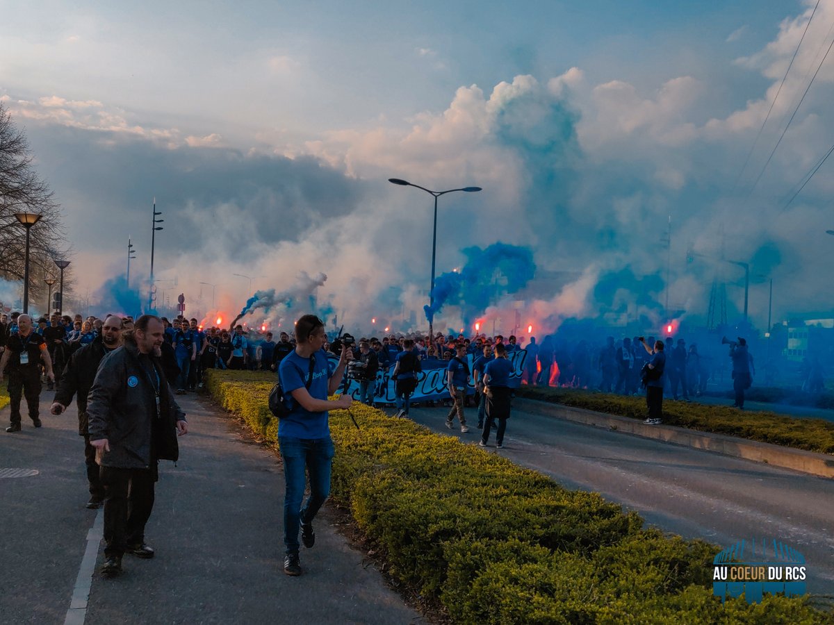 📸🔙 C'était il y a un an ... Les supporters Strasbourgeois envahissaient la ville de Lille lors d'un cortège de plusieurs kilomètres ! 😲

MA-GNI-FI-QUE 😍💙

#CoupedelaLigue2019 #RCSAEAG