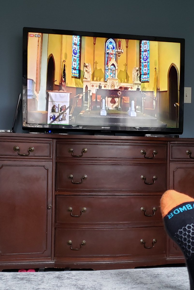 runSue19's tweet photo. #3GoodDeedsDaily during #Covid_19 Social Distancing #Myself: Attended mass in my PJs.🙏 #Family: Family movie day- Rocky IV 💪🇺🇲 #DoitForCreed #Community Another donation to a local business who had to temporarily close their doors. 🏪 https://t.co/pv9vHAj2Rg