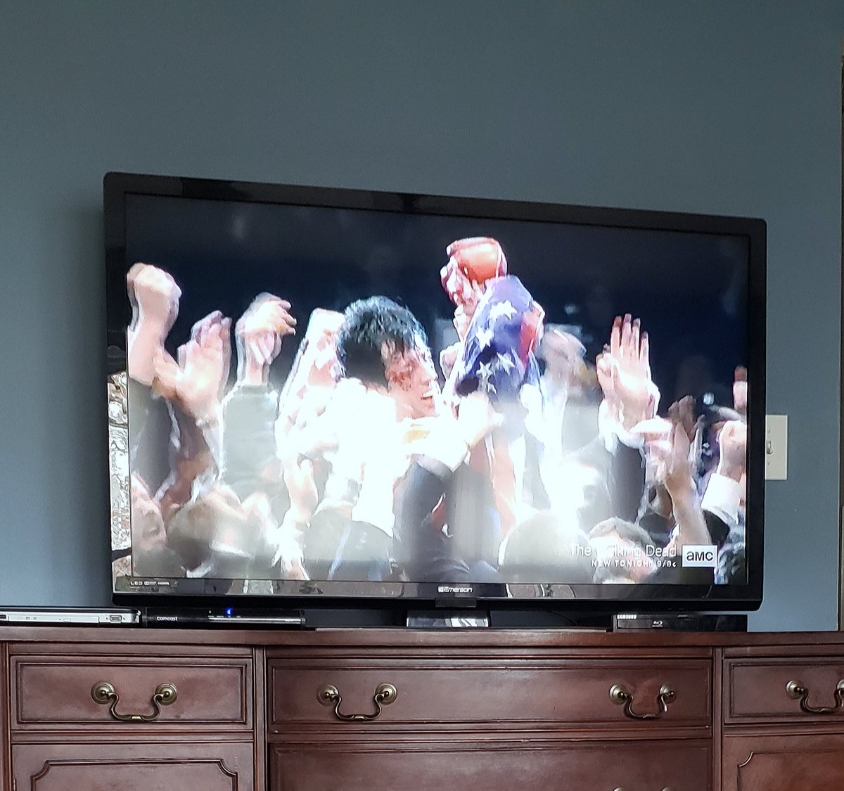 runSue19's tweet photo. #3GoodDeedsDaily during #Covid_19 Social Distancing #Myself: Attended mass in my PJs.🙏 #Family: Family movie day- Rocky IV 💪🇺🇲 #DoitForCreed #Community Another donation to a local business who had to temporarily close their doors. 🏪 https://t.co/pv9vHAj2Rg