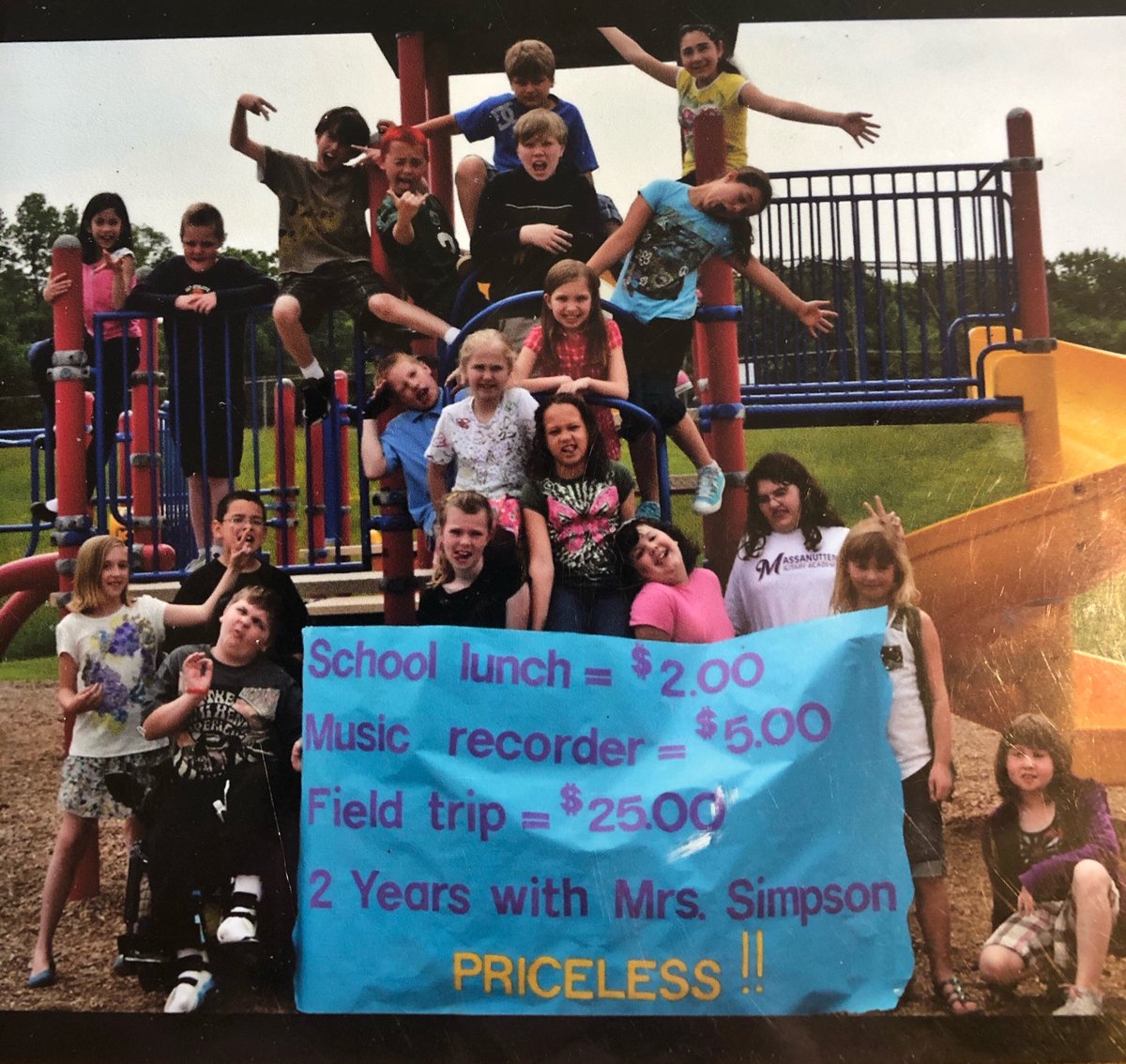 AmyBug71's tweet photo. Anyone recognize these Mary Walter kids? https://t.co/YroJZ2HepS