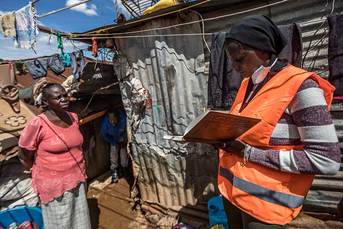 AshaJaffar's tweet photo. When I started the #KiberaFoodDrive my goal was to only get 10 families. With the help of Kenyans, I reached 100!! I’m telling you, Kenyans are one loving community! (I also wore my “Media” cap) I was taking notes and asking questions) I hope to write something soon! https://t.co/uFw98GhQPT