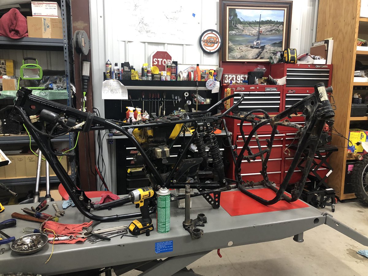 baoktiger's tweet photo. #Greystroke lockdown continues. Rebuilding the wrecked Mountain Bike for future #adventures & watching @OSUMBB vs Texas. Adventures await for the Mountain Bike & I, Texas gonna hate how this game ends #BeWell my friends!! https://t.co/hxJYhdhYI1