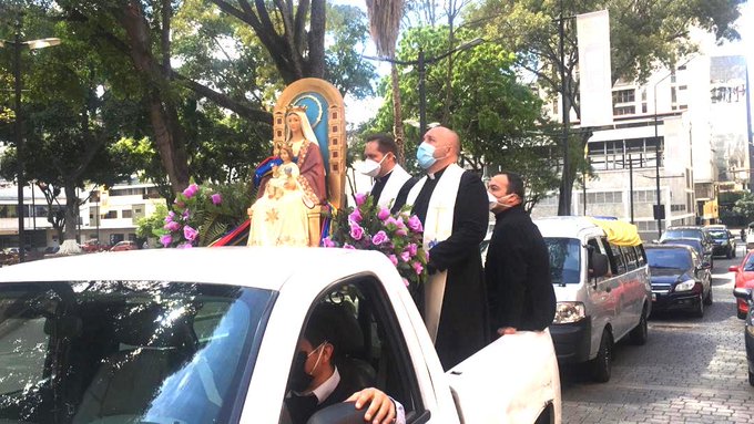 contrapuntovzla's tweet photo. #29Mar Las vírgenes salen y las misas recorren las calles: Estrategias para expresar la fe en tiempos de coronavirus https://t.co/THV3uChJ0M https://t.co/TAaNs9RDYB