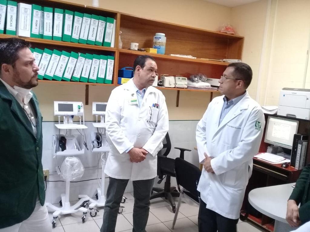 ImssSinaloa's tweet photo. Autoridades del #IMSS en #Sinaloa recorrieron el #HGSZ4 de #Navolato para supervisar la aplicación de las medidas preventivas contra el #COVIDー19. #FamiliaIMSS #QuedateEnCasa #EsPorTuSalud https://t.co/LzY0AYS6Xb