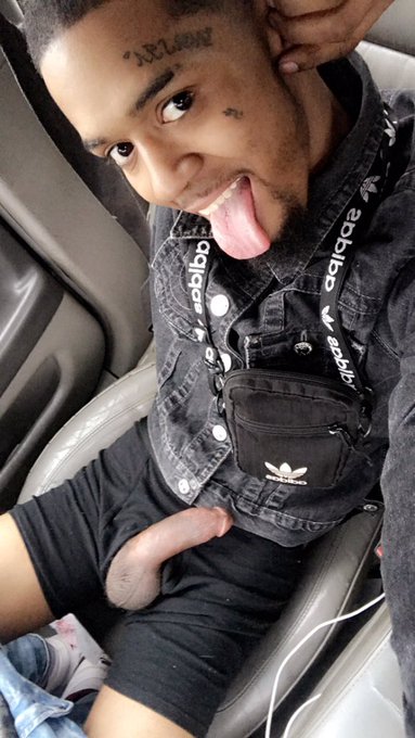 Who wanna sit on my tongue...then on this DICK RETWEET so I can see ya!!! https://t.co/W40lqgSYoh