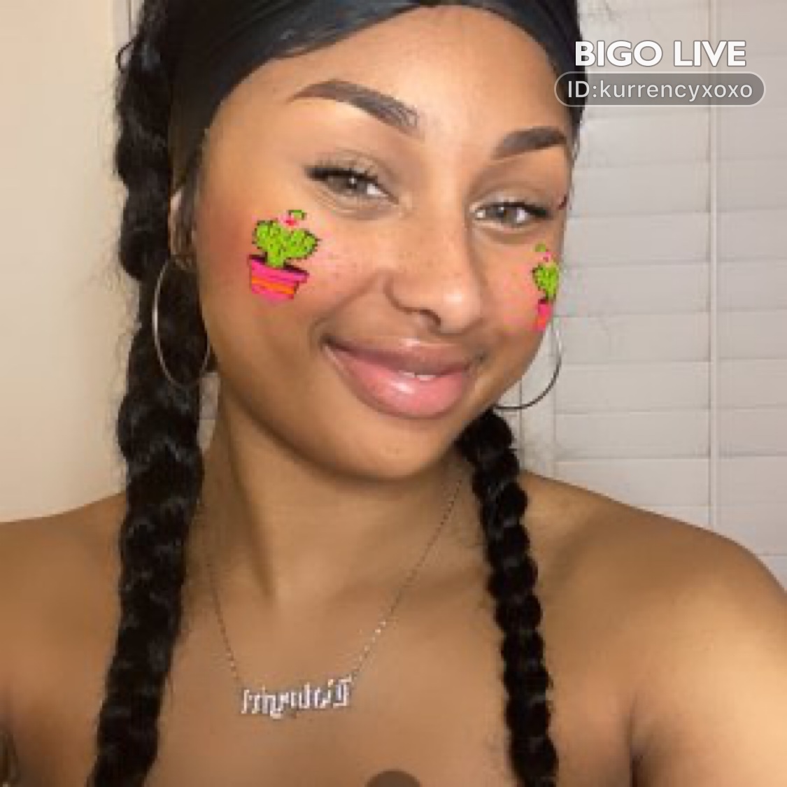 Emanuel2smooth's tweet photo. Come and see 🍓ᴋᴜʀʀᴇɴᴄ��²⁴/⁷🍓's LIVE in #BIGOLIVE: #chat Let’s chill 🌴  
https://t.co/yOcQ697r3i https://t.co/xaN63qXJrC