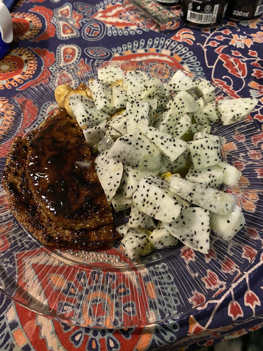 dillidikudii's tweet photo. I made boozy gur caramelized banana with dalia, banana, cinnamon, flax seed meal pancake, had it with passion & dragon fruit.
#WholesomeHomemadeBrekkie #FlightCancelled #UniformStillFits #ThrowbackToWritingSuchHashtags #YouRemember https://t.co/KOJLUnjGRv