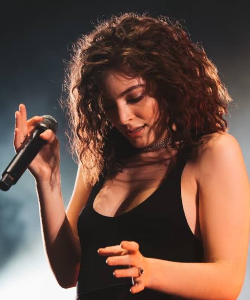 LordeUpdatesBR's tweet photo. "Eu acho que o Bruno Mars mereceu aquele Grammy. O álbum da Lorde é até bonzinho, mas muito esquecível" - Felipe Prior. 

Lorders, vamos nos unir para tirar este homem? #ForaPrior https://t.co/OqqGdh4p92
