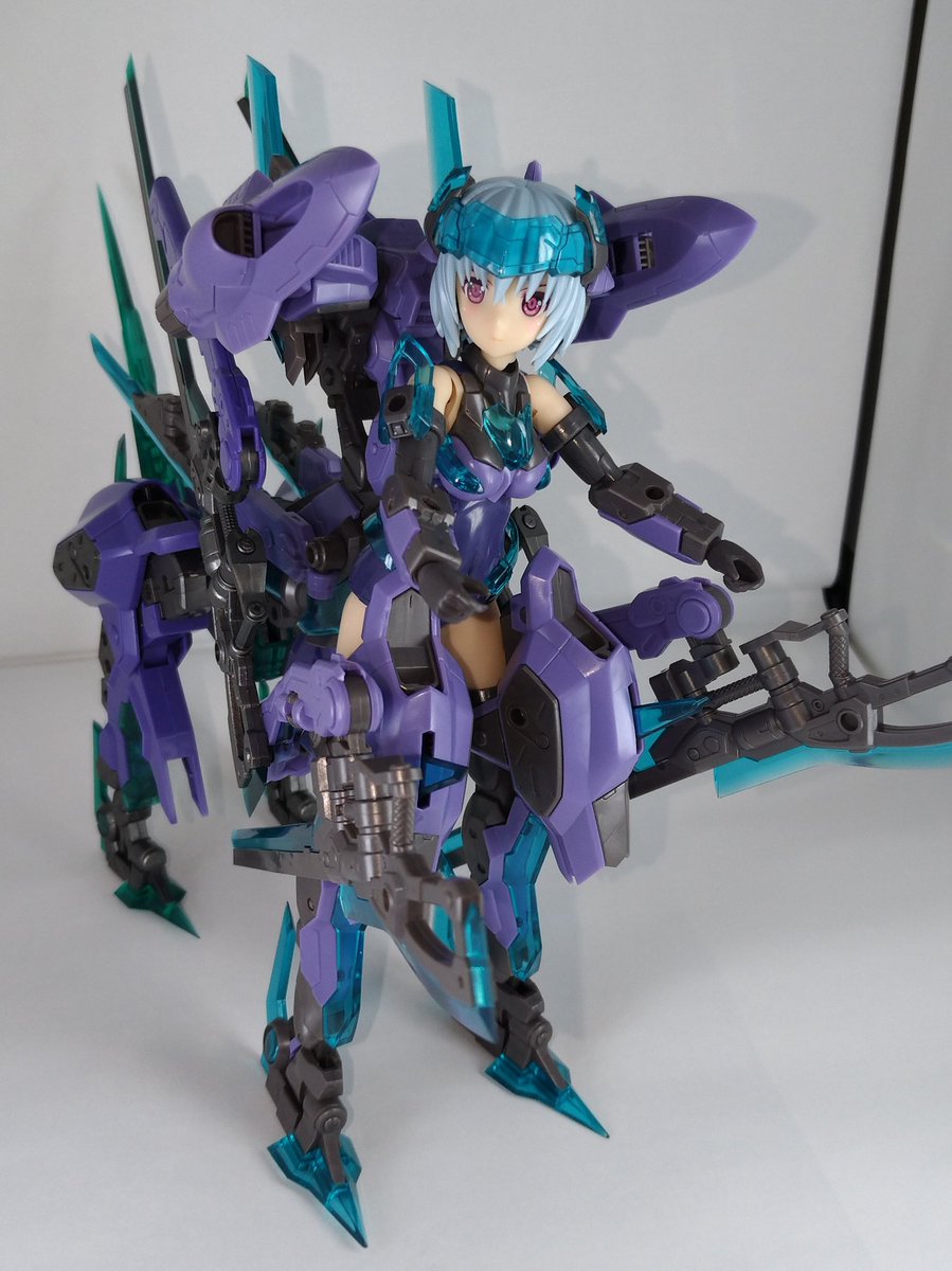 Cycle_Tour's tweet photo. ようやく組めた「ケンタウロスフレ子」と
余りパーツで組んだ「フレスヴェルグ野獣先輩説」 https://t.co/KGhM39QS34