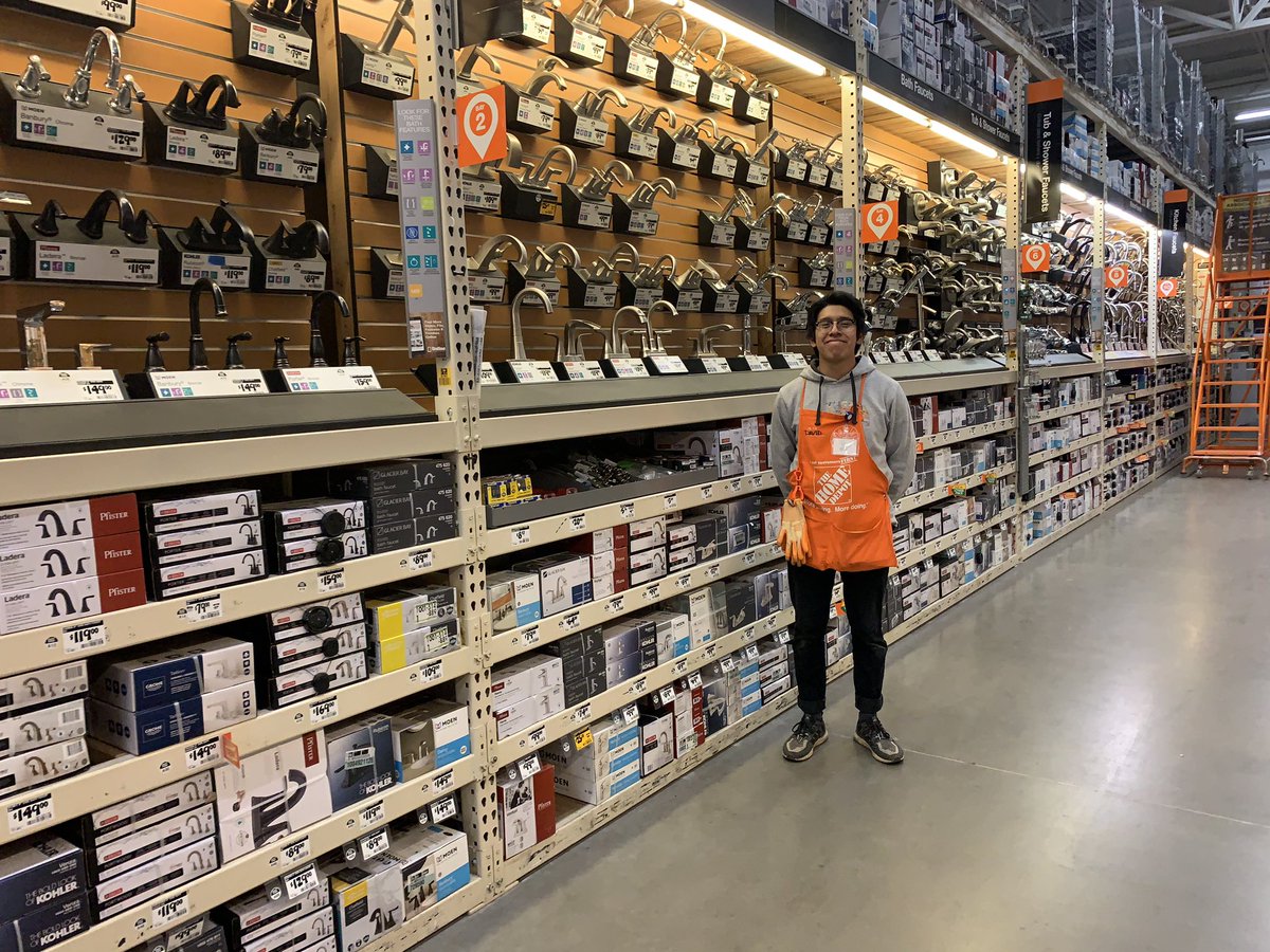 jessie25's tweet photo. Cashier David finishing out his shift tonight in the faucet aisle! Wow! Looks good. @TracieD317 @KristinC_THD @Henderson20Dave @deanne_clawson @THDSequim8998 #sequimstrong #everybayeveryday https://t.co/xDl0X4JKcF