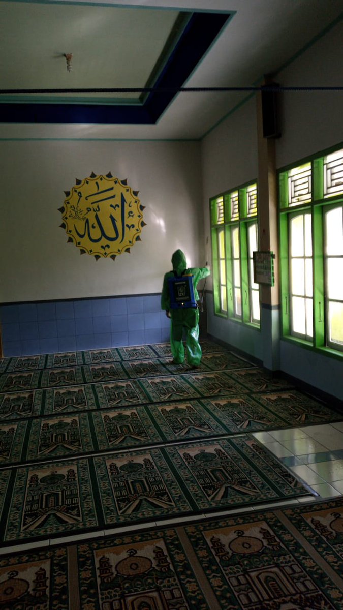 nengeemofficiaI's tweet photo. PAC PKB Cianjur Peduli Wabah Corona.
Hari ini  Penyemprotan desinfektan di Kabupaten Cianjur. Semoga Indonesia kuat mengahadapi cobaan ini dan wabah segera berakhir. Amin
#PKBPeduli
@DPP_PKB @FraksiPKB https://t.co/qq2QpOB2x8