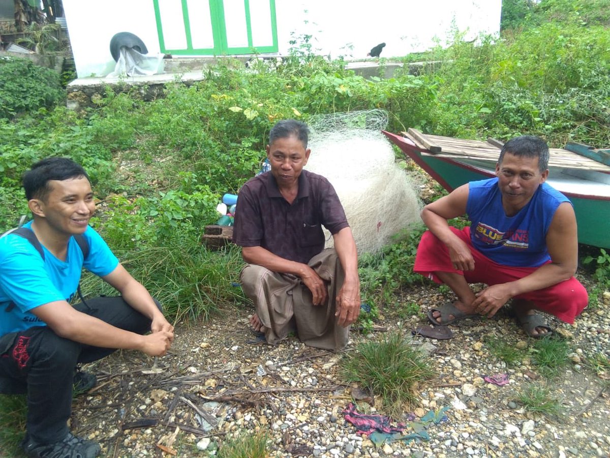 bppsdm_puslatkp's tweet photo. Yusnaadi Haswad, Penyluh Perikanan Kab. Bone memberikan pendampingan kpd anggota KUB Padaidi Bahari dan KUB Situju ttg prosedur pengurusan IUMK sektor KP.
Diharapkan kedepannya pelaku UMK mendapat kepastian & perlindungan dlm usahanya.
#GiatLuhKan #KKP #IUMK https://t.co/wmvESQBpsY