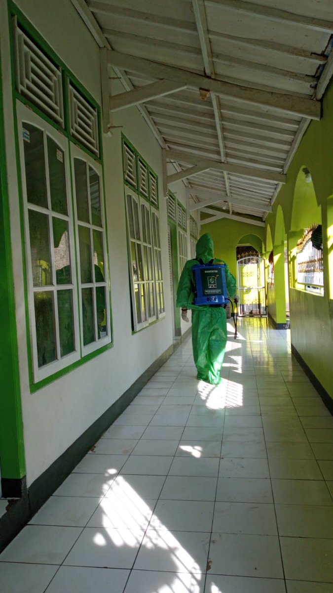 nengeemofficiaI's tweet photo. PAC PKB Cianjur Peduli Wabah Corona.
Hari ini  Penyemprotan desinfektan di Kabupaten Cianjur. Semoga Indonesia kuat mengahadapi cobaan ini dan wabah segera berakhir. Amin
#PKBPeduli
@DPP_PKB @FraksiPKB https://t.co/qq2QpOB2x8