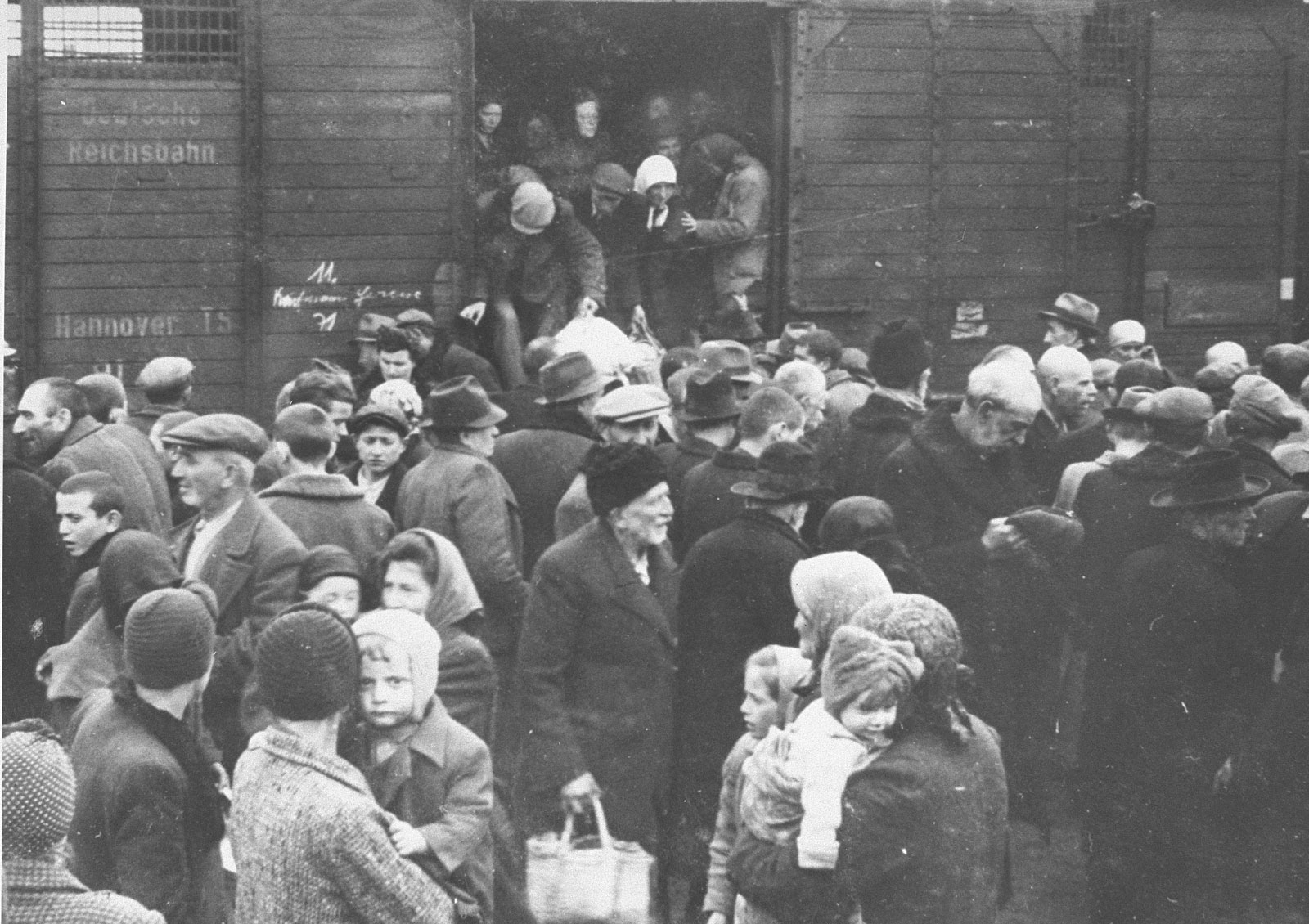 Узники Освенцима в вагонах