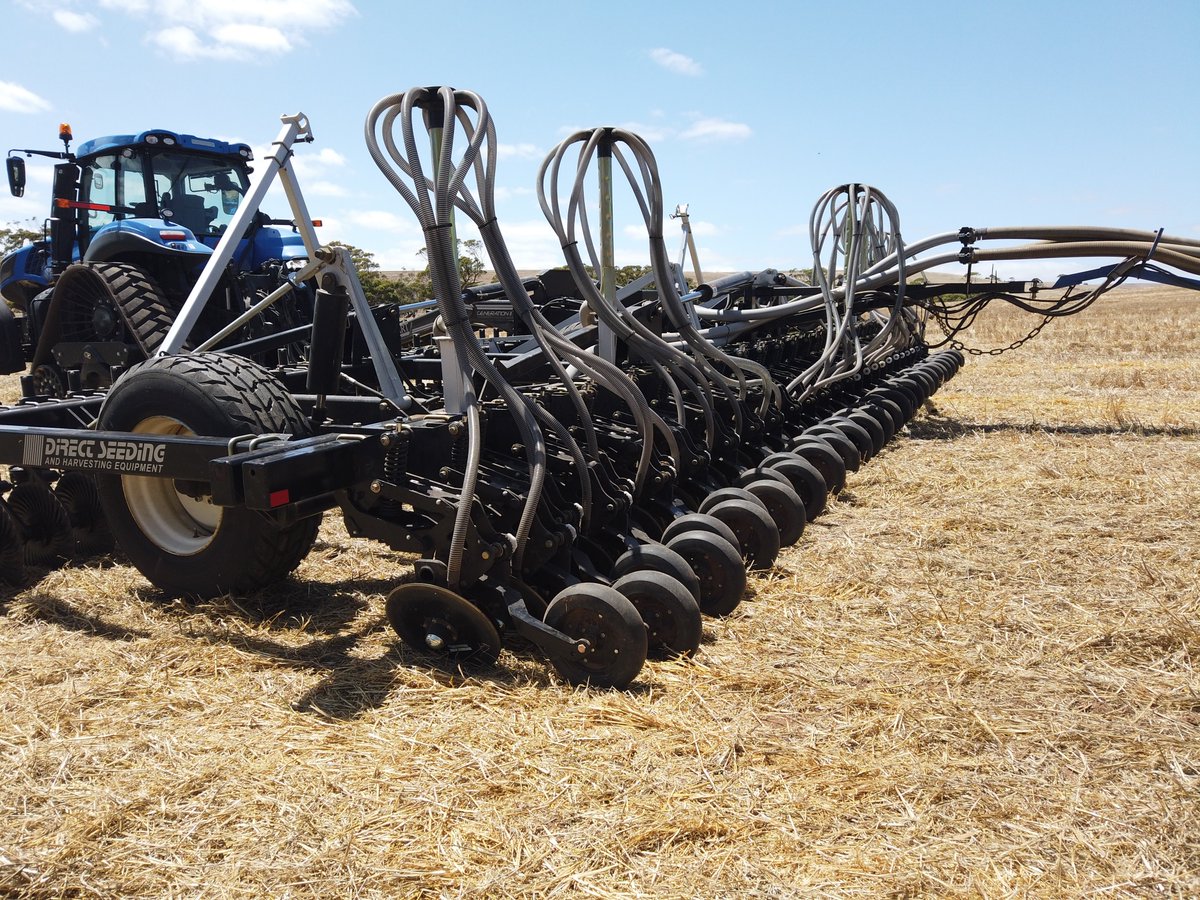 CurtisSaleSrvc's tweet photo. K-Hart Generation II frame sporting the 8612 #GentOpener. @DirectSeeding @khartindustries #Seedingtime #DoubleDisk #Notill https://t.co/6Tc9i1dRH7