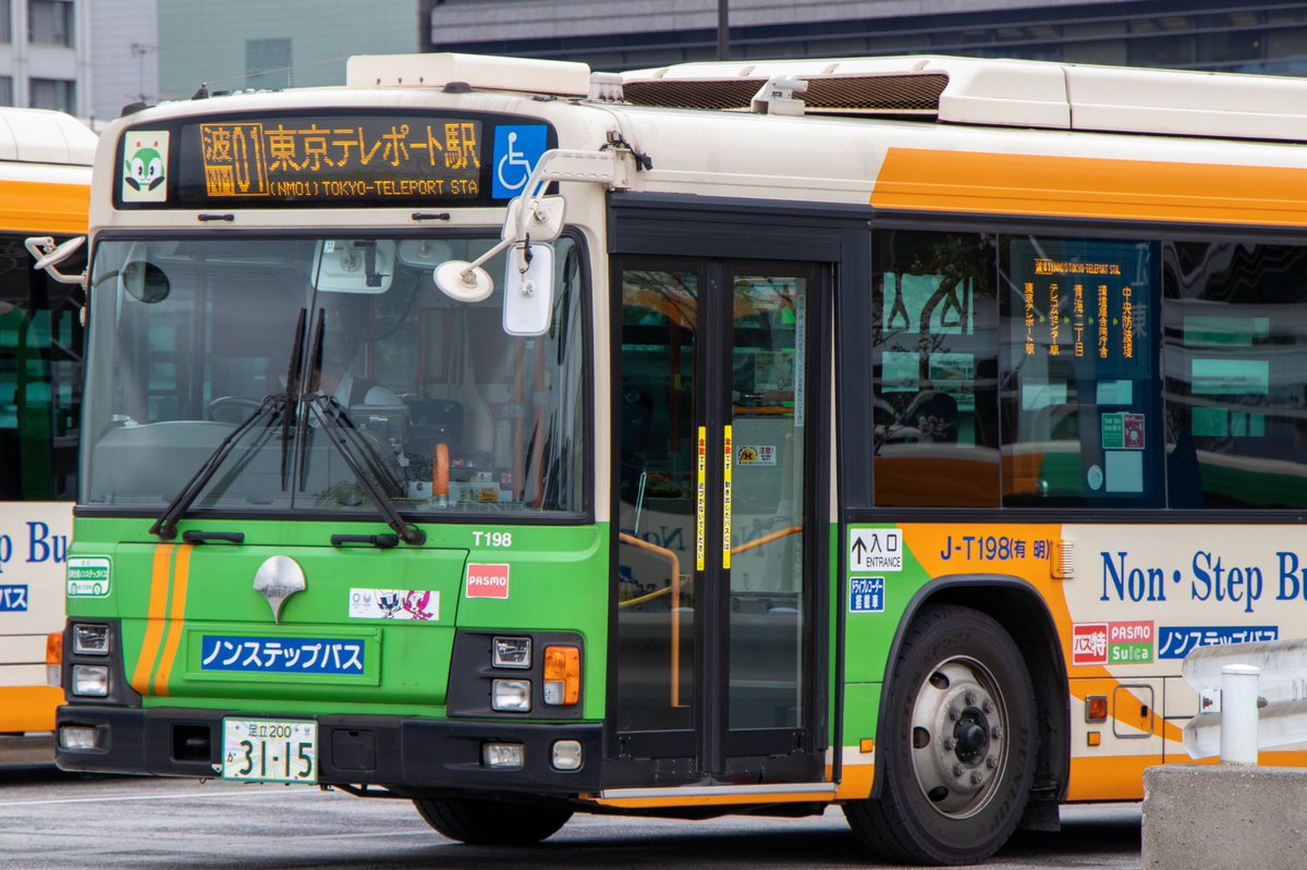 Ariake_hybrid's tweet photo. 祝！有明自動車営業所 開所！

J-E528(有明)
J-T198(有明)

本日より有明営業所が開所。海01と波01を受け持つことに。早速東京テレポート駅ロータリーでは有明所属の車両の並びを目にしました。 https://t.co/8MHIxm9ZlC