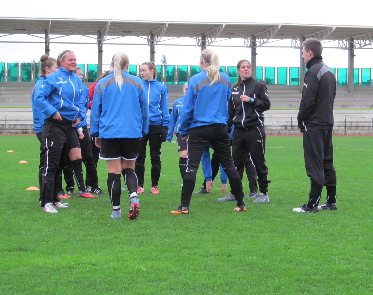DeniseReddy's tweet photo. Thanks for the nomination and experience Harvs! I am sending this to my players from BHS in Denmark. I nominate @RStormly @remarkcam @ceciliebreil @GKPedersen22 to post their best soccer pics! #gggirls https://t.co/hgeXEthH7s