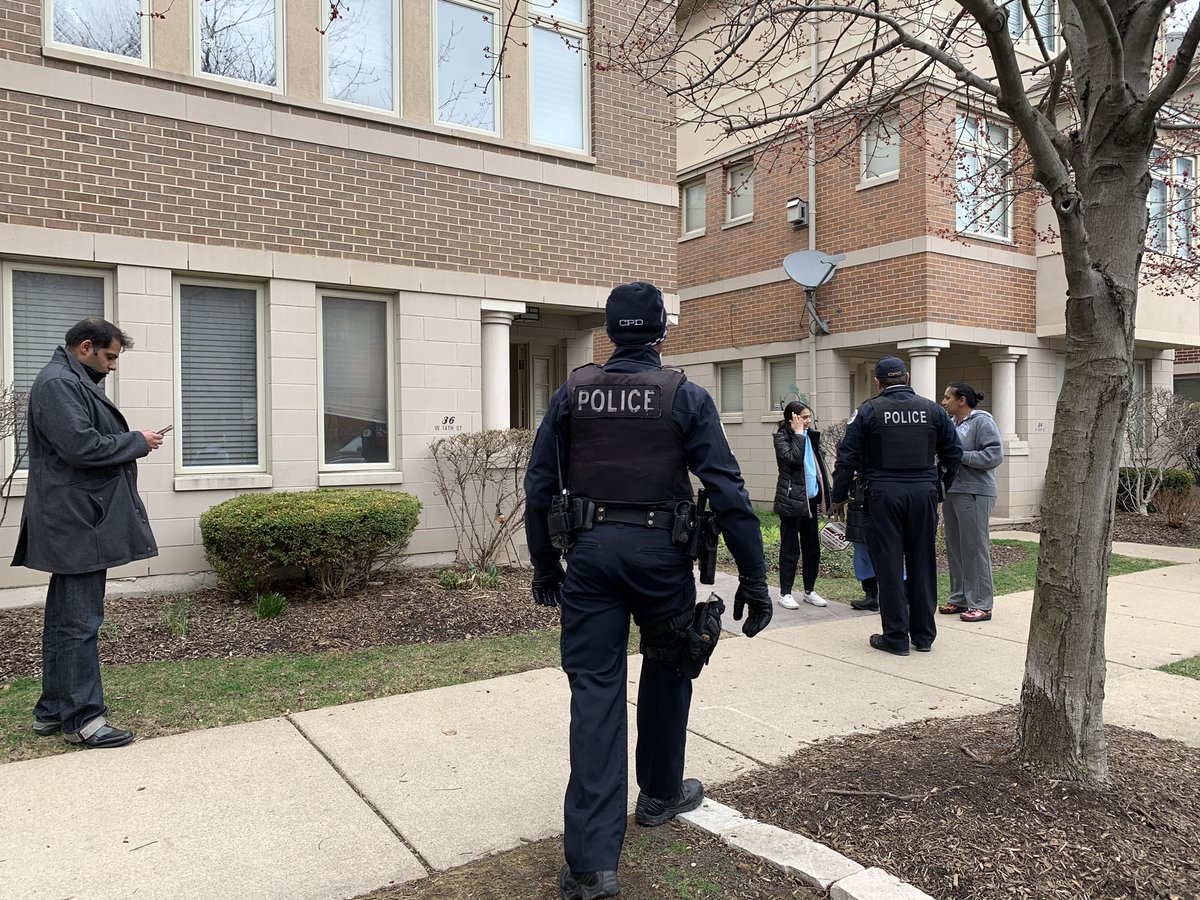 Despite the Shelter-In order by Gov Pritzker and Mayor Lightfoot crime continues to take place in Chicago. Chicago Police units continue to fight crime on foot, patrol car or horseback. #CPDMediaCar
