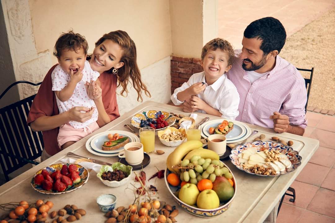 ROSACENTERCC's tweet image. #Lefties
Familias reales, historias reales | Un asunto familiar se puede adaptar a todos los estilos, edades y actividades.
#familyessentials
#yomequedoencasa