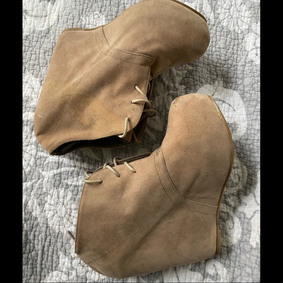 flippintickled's tweet photo. So good I had to share! Check out all the items I'm loving on @Poshmarkapp #poshmark #fashion #style #shopmycloset #glaze #slny #axcess: https://t.co/xNiR3Ro2aY https://t.co/LSGnfdhEHX