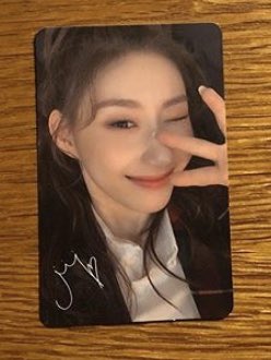 wtt / it'z me album photocard

have : Lia signed PC
want : Chaeryeong signed PC

📍USA

#itzytrade #itzywtt @girlgrouptrade <a href="/tradesitzy/">itzy trades</a> @ITZYtradePC <a href="/ItzyTrade/">ITZY TRADE</a>