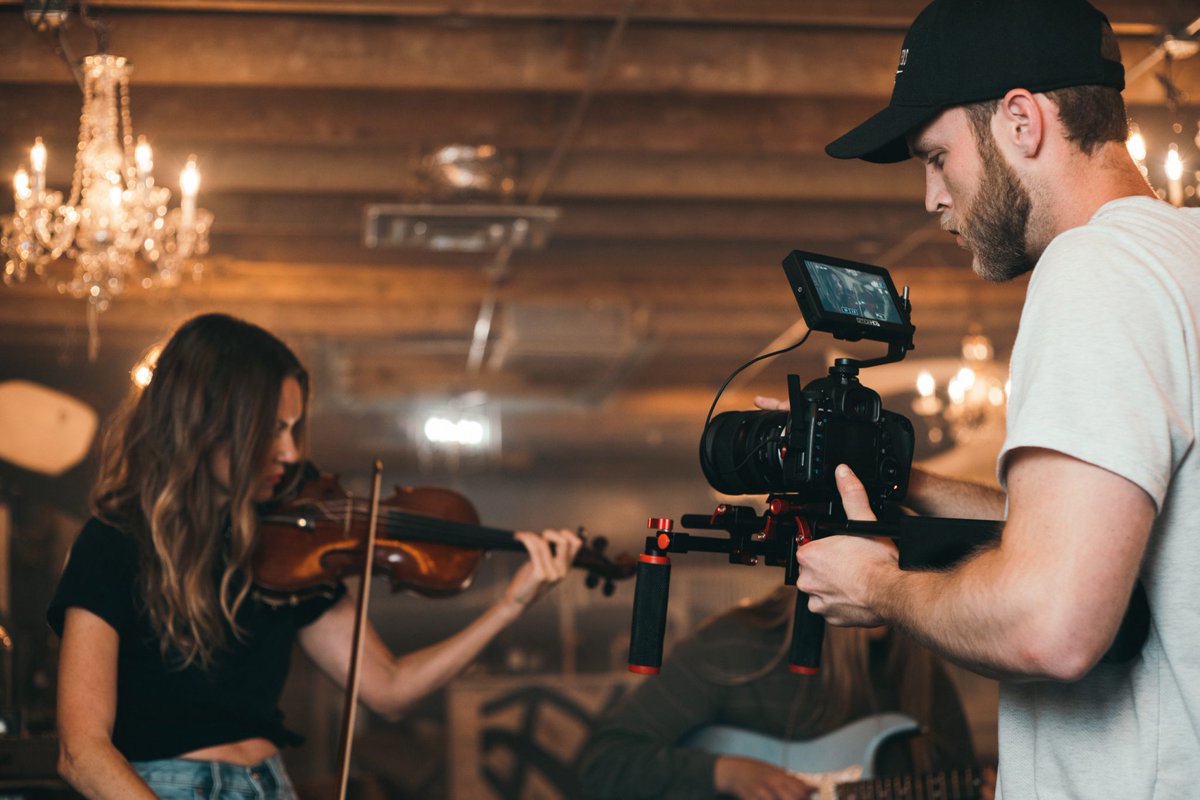 indiehitmaker's tweet photo. We are all in this one together artists! Learn some new ways to make the most of our current situation.

Stay Safe! Stay Creative!

blog- https://t.co/RYCTnDloAR

#entertainmentindustry #covid19 #stayathome https://t.co/EWyPpkHUWS