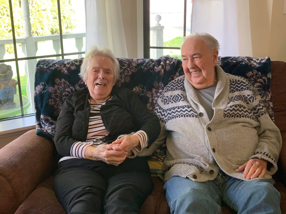 NEWSGUYSULLY's tweet photo. Need some happy news?  Here is 89 year old Howard Stiles with his first visit with his wife Lillian since he beat the Coronavirus and walked out of the hospital last week!!!!  #positivenewsrules https://t.co/1TWNcmBCMt