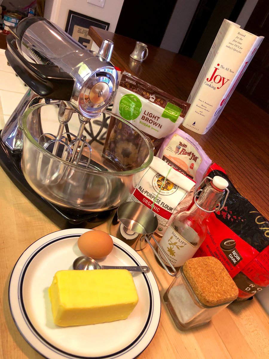 eatinglasvegas's tweet image. We’re making chocolate chip cookies tonight (with a mixer that was my mother’s wedding gift - 1946), because chocochips 🍪 can make even a contagion taste good. #Sunbeam #JoyofCooking @TheJoyofCooking #Covidcooking