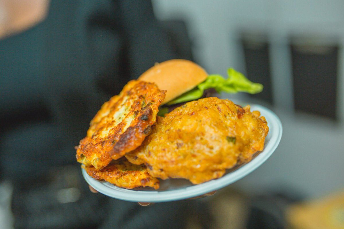 CateringRnb's tweet photo. “There is no love sincerer than the love of food” - George Bernard Shaw. Contact us to order from our Appetizer Menu. 📸: @photography_jmc
#rnbcatering
#food
#foodforthesoul
#qualityfood
#deliciousfood
#foodmadewithlove
#locallybased
#localcuisines https://t.co/c886n2irSX