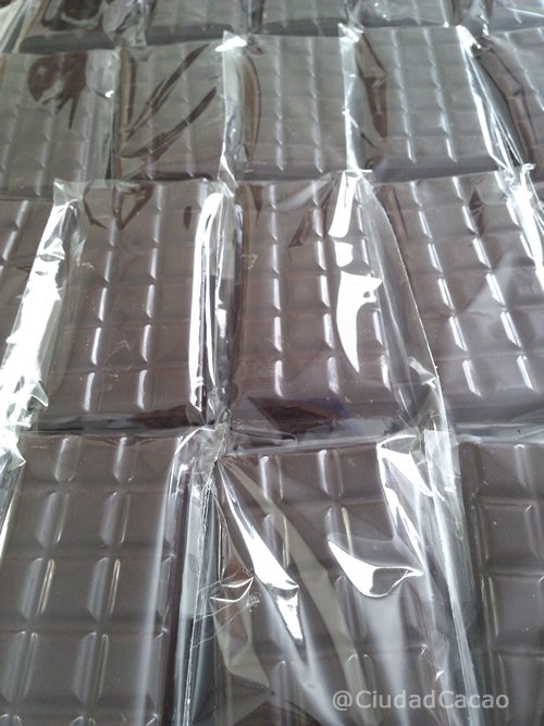 CiudadCacao's tweet photo. Más producción..
#chocolate #cacaovenezolano #cacaovzla #cocoa #chocolates #chocolatier #megustaelchocolate #amoelchocolate #beantobar #bean2bar #bartobar #bombon #chocoadict https://t.co/lyTJmHwXwu