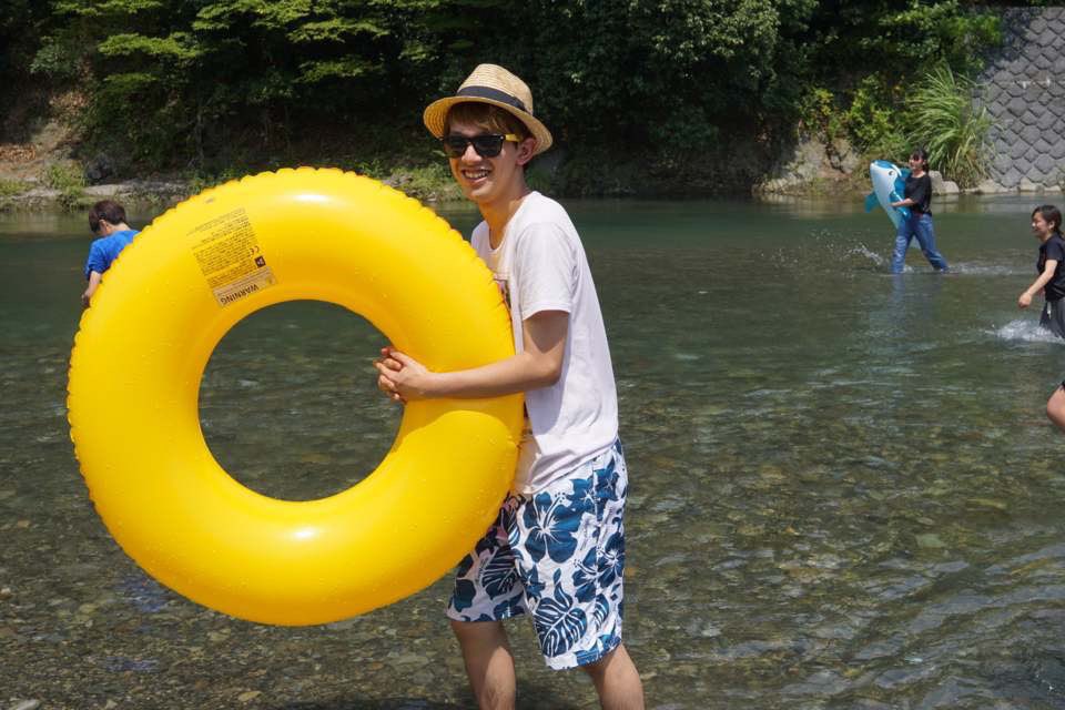 DoubleEight__88's tweet photo. 毎年8月はみんなでBBQ🍖

私たちDouble Eightの夏は大会にイベントに大忙し！💨
そんな中でも忘れちゃいけないのがめいっぱい遊ぶこと！💪
川辺に行ってお肉を焼いて水を浴びて夏大満喫！☀️ 私たちと一緒に充実した夏を過ごしませんか？✨ #春から成蹊 #ダブルダッチ #DoubleDutch #サークル https://t.co/VUPHpfoftD