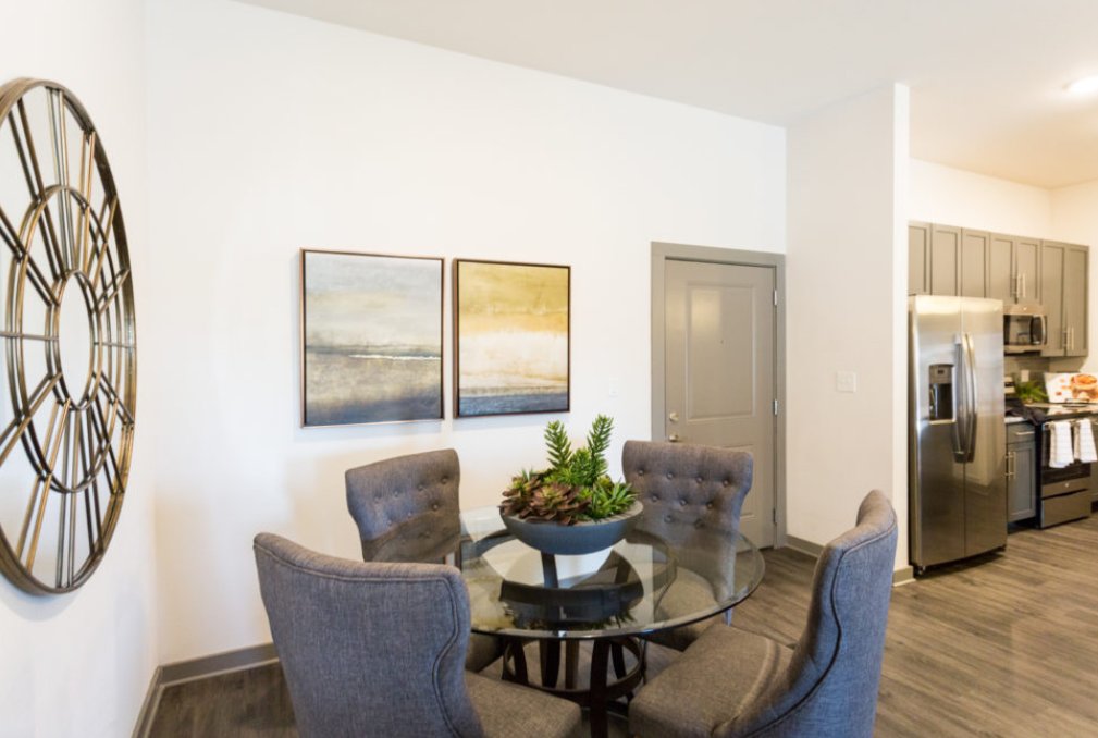 AventineNShore's tweet photo. Your feet will thank us when you live with our floors! 

#aventinenorthshore #lovewhereyoulive #knoxvilleliving

https://t.co/yKbgPsuLag https://t.co/yqRHikgpHu