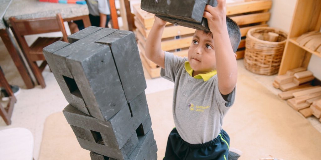 MiCasaDeAngeles's tweet photo. Tips for continuing your children’s education at home: (1)Let them take responsibility! (2) Encourage them to paint, draw, &amp; write. (3) Choose toys  that inspire innovation and experimentation! (4) Spend time playing with them! You’re never too young to have some fun 😊 https://t.co/byFxatW6Si