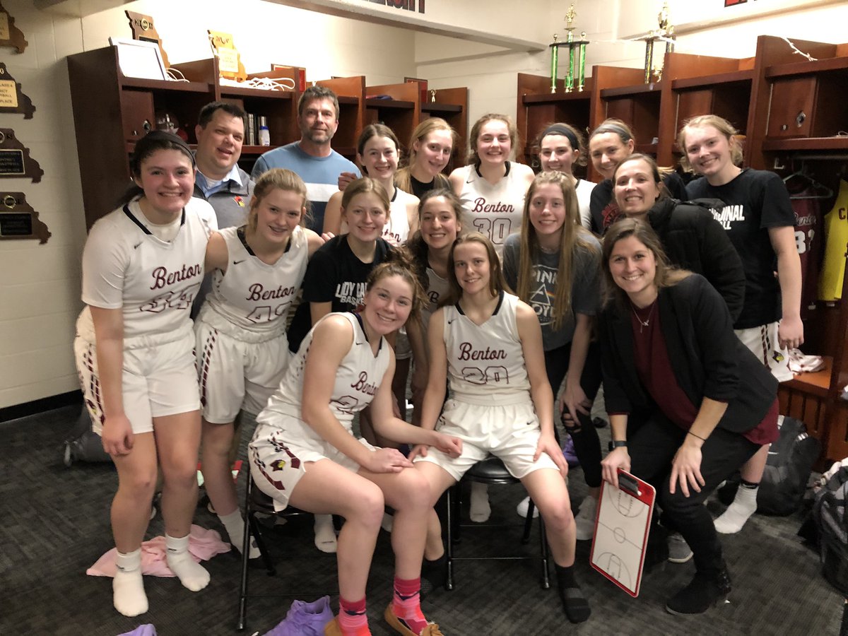 KerstynB's tweet photo. I accept the coaching challenge from @mgirres14. Once you are nominated you have 24 hours to respond and nominate 4 other coaches to post a pic of them coaching. @CoachJillNagel @cori_elms @coachglennLHS @gbelcher1 https://t.co/Du6zb1pVdn