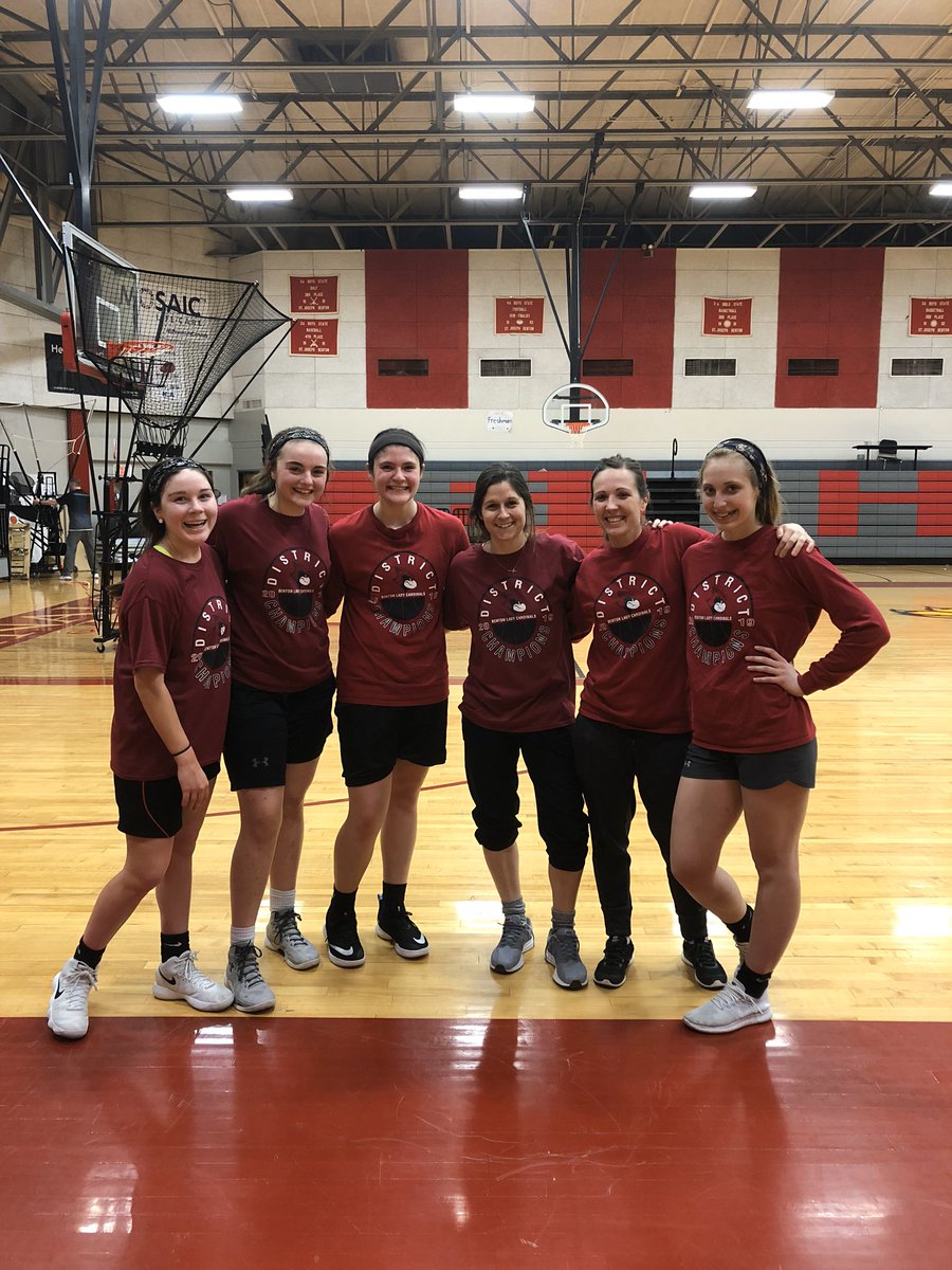 KerstynB's tweet photo. I accept the coaching challenge from @mgirres14. Once you are nominated you have 24 hours to respond and nominate 4 other coaches to post a pic of them coaching. @CoachJillNagel @cori_elms @coachglennLHS @gbelcher1 https://t.co/Du6zb1pVdn