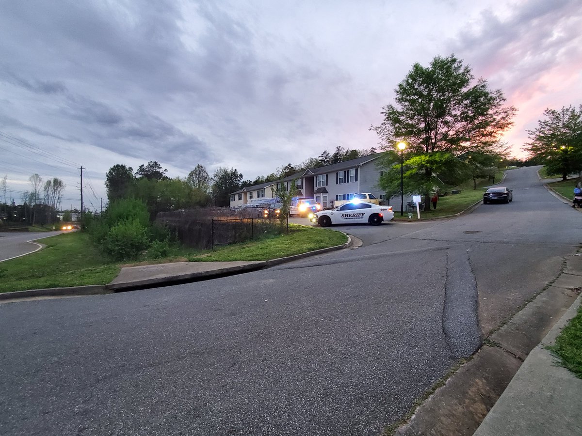 JordanFox5TV's tweet photo. Bartow County Coroner and sheriff officers are on the scene of a death investigation at Stone Haven falls apartment complex in Cartersville, GA. @FOX5Atlanta https://t.co/5bj2yKZv7I
