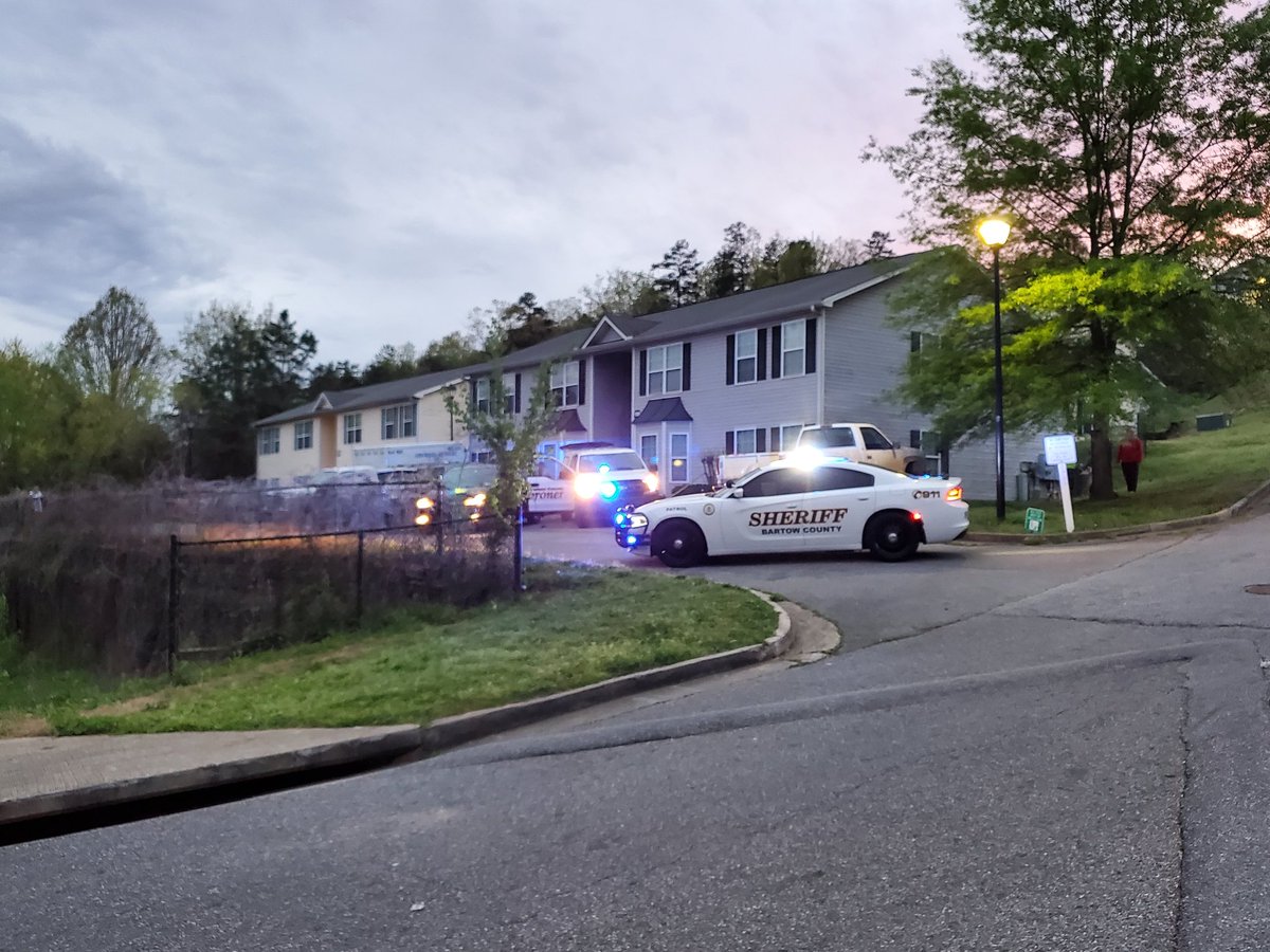 JordanFox5TV's tweet photo. Bartow County Coroner and sheriff officers are on the scene of a death investigation at Stone Haven falls apartment complex in Cartersville, GA. @FOX5Atlanta https://t.co/5bj2yKZv7I