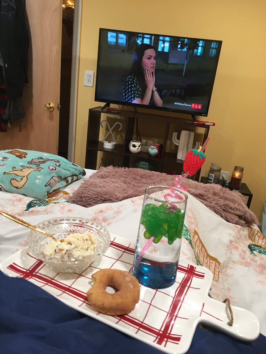 acidalexandra's tweet photo. @TLC can @iamnota_purv and i be on #90dayfiancepillowtalk?? weโve already got the snacking while watching #90dayfiancebeforethe90days down pat ๐๐ #donut #icecream #tlc #90dayfiance #elephants #snacksinbed #quarantine15 #hobbylobby #snacktray https://t.co/3ov4BJvvEw