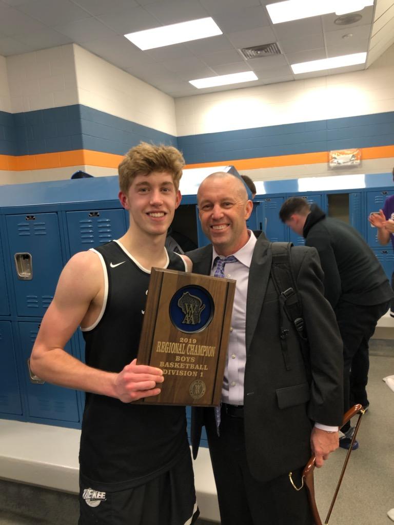 JJKnatz's tweet photo. @marcusrichter1 I am replying to your coaches challenge.  It only took me 30 minutes to figure out how to attach a photo.  I could nominate my coaching counterparts at Waunakee but they aren't quite as tech savvy as I am. https://t.co/awdcgJRdkN