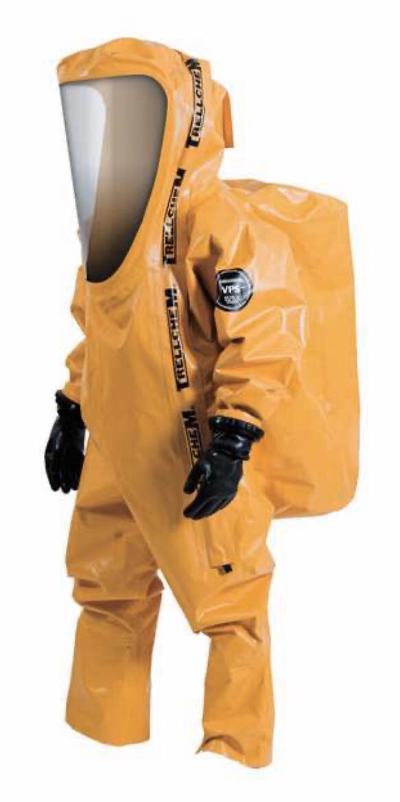 Queenofthetreelands Stopplagiarism On Twitter Udc So Who S Going To Be The First To Make A Hazmat Suit For The Roblox Catalog - vest orange roblox