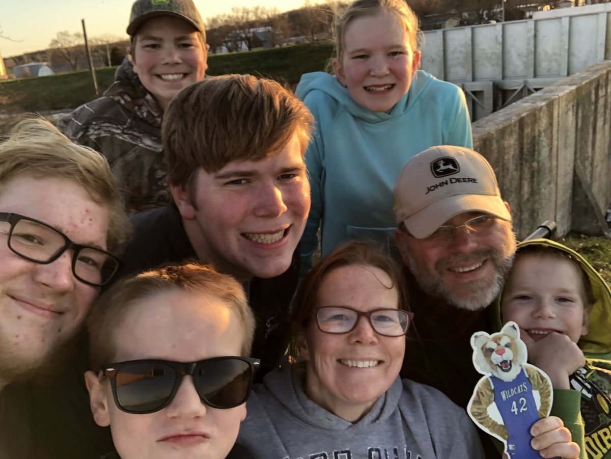 tammysellison's tweet photo. Family walk #2 #FamilyFirstSunday #CulverCares #CSCQuarantineWeek #WildcatStrong https://t.co/VjKzxRtahy