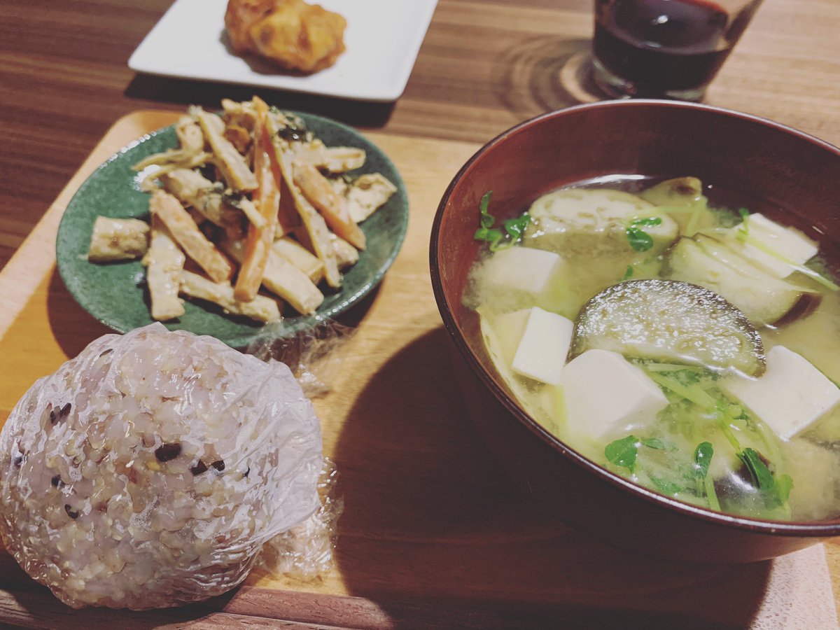 まーくん Twitter પર うど 穂紫蘇のきんぴら 豆苗と茄子のみそ汁 ふき味噌の玄米おにぎり 昨日の晩めし 春