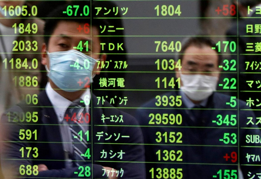 ReutersBiz's tweet photo. Asia shares under threat as futures fall early https://t.co/awCvToF6hr https://t.co/EiGUw4x9hn