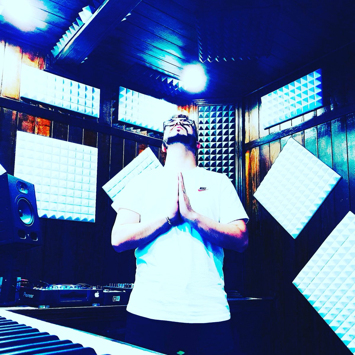 SerrolakM's tweet photo. Si hayas tu paz interior conoceras un mundo verdaderamente impresionante
#techno #techhousemusic #techhousedance #technoparty #technolover #pioneer #apple #flstudio #focalalpha #producción https://t.co/wLCXFE2jnq
