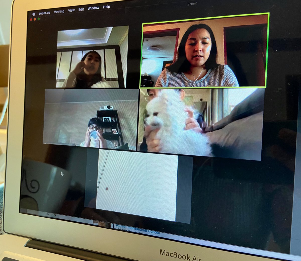 h_twaites's tweet photo. Playing hangman with my kiddos. I opened up 30 minutes to chat with anyone who showed up today. It was fun, they were so shy but opened up to their silly selves once we started chatting, playing and introducing their pets. #virtualschool @kispride https://t.co/K006oHOld7