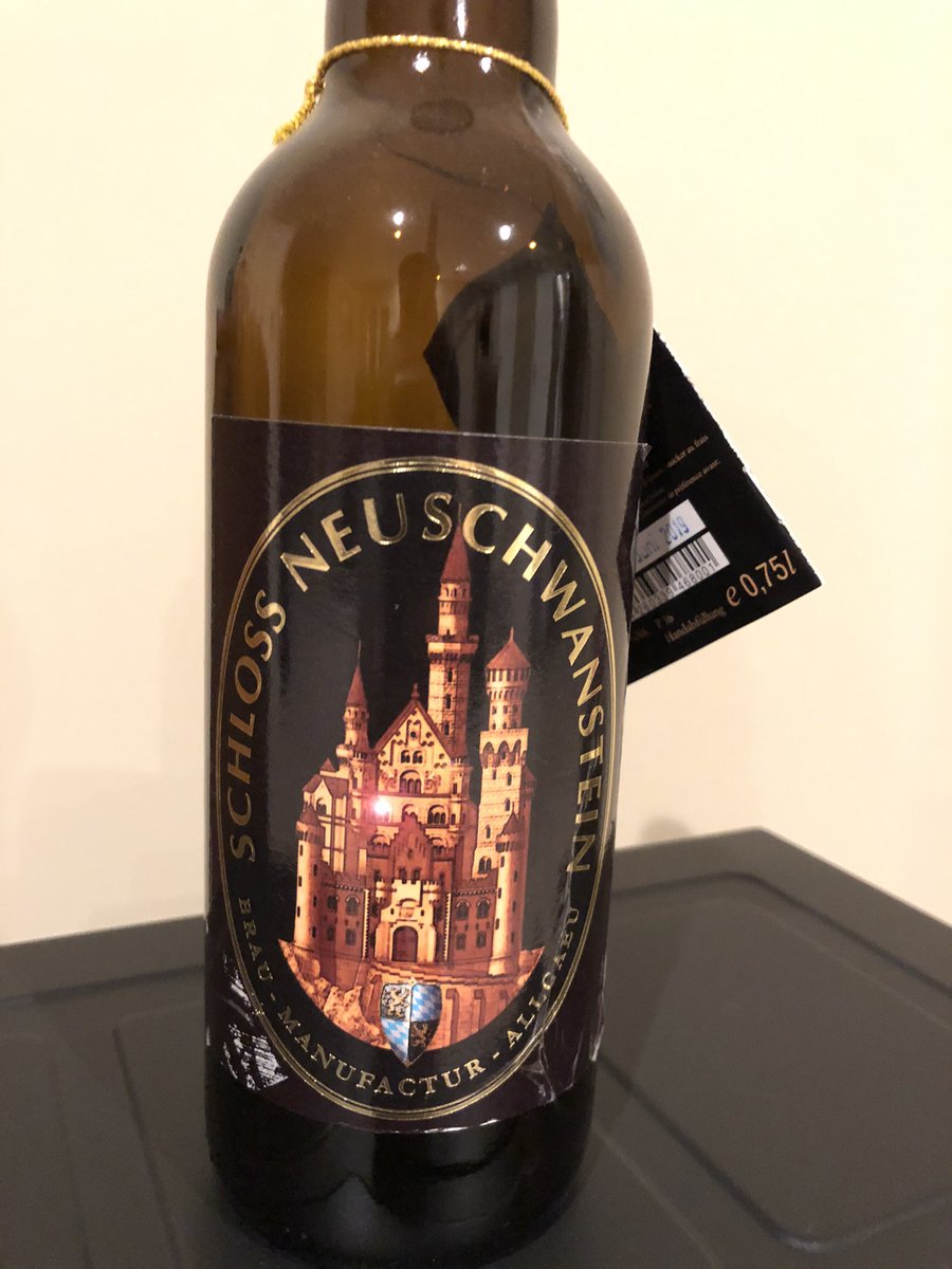 Bryan_Schmidt's tweet photo. @tamiemmorsi @7793AQ neuschwanstein. awesome castle. prost! https://t.co/nTDulvapEp