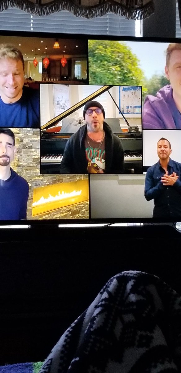 raeannsimpson's tweet photo. Needed this to lift my spirits  #thankyou #iHeartConcertonFOX @backstreetboys @eltonofficial @TheEllenShow https://t.co/tbTtxxyd8p