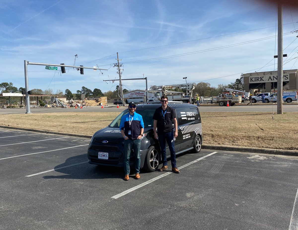 Dana_Pool's tweet photo. Big shout out to @MattBoone85 and @Mitch_Biermann for dropping everything &amp; driving 300 miles to help with FirstNet and deliver the truck and materials. And of course @ashley06264485 for driving from Little Rock! @KAMOIHX @CentralIhx  appreciate the partnership @TrustDEprocess 🙌 https://t.co/DcmhvZLTrw