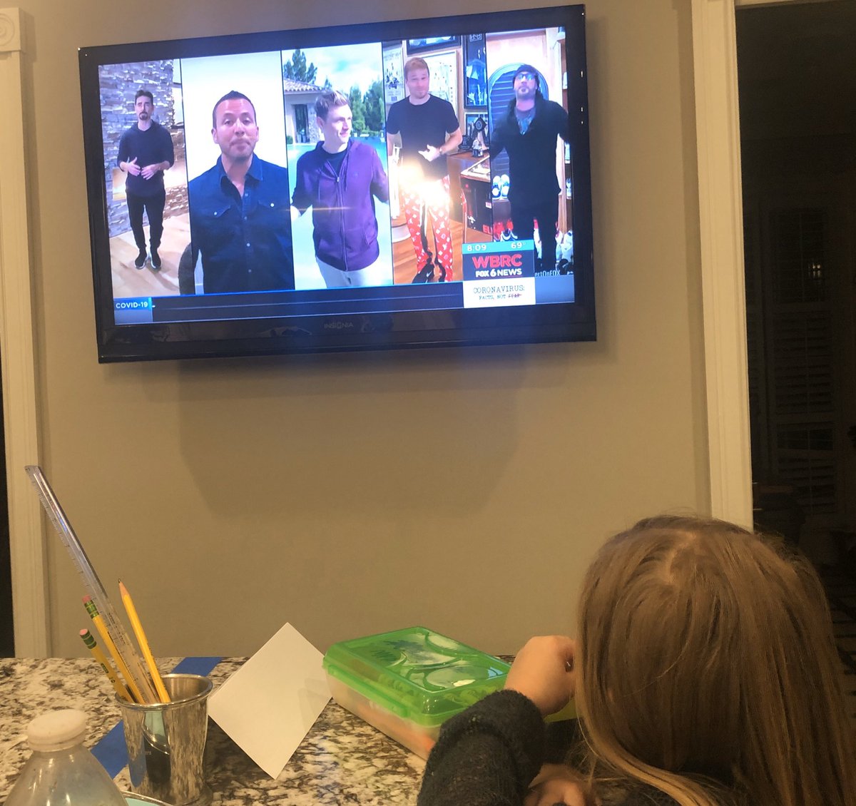 ThisIsAPayne2's tweet image. Teaching tomorrow’s leaders about boy bands of the 90s is crucial! #iHeartConcertonFOX